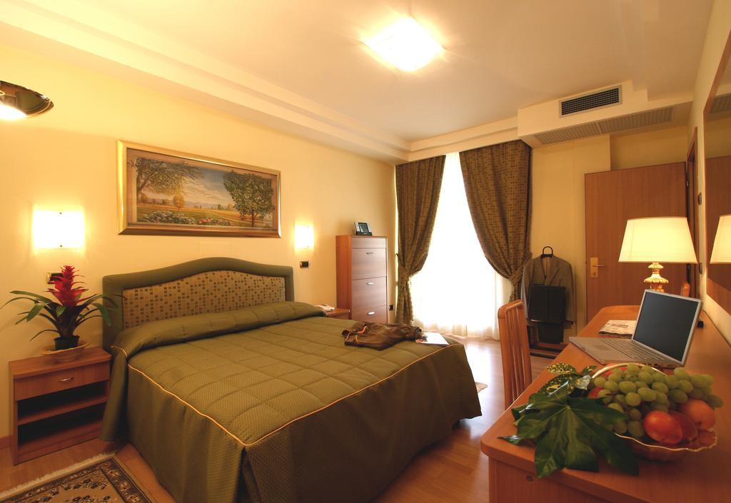 Hotel Villa Luca Chianciano Terme Exterior photo